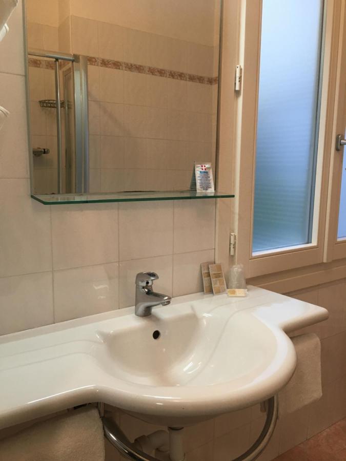 לאיגואליה Hotel Del Golfo מראה חיצוני תמונה