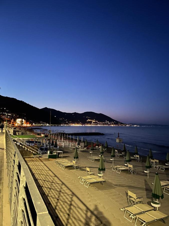 לאיגואליה Hotel Del Golfo מראה חיצוני תמונה