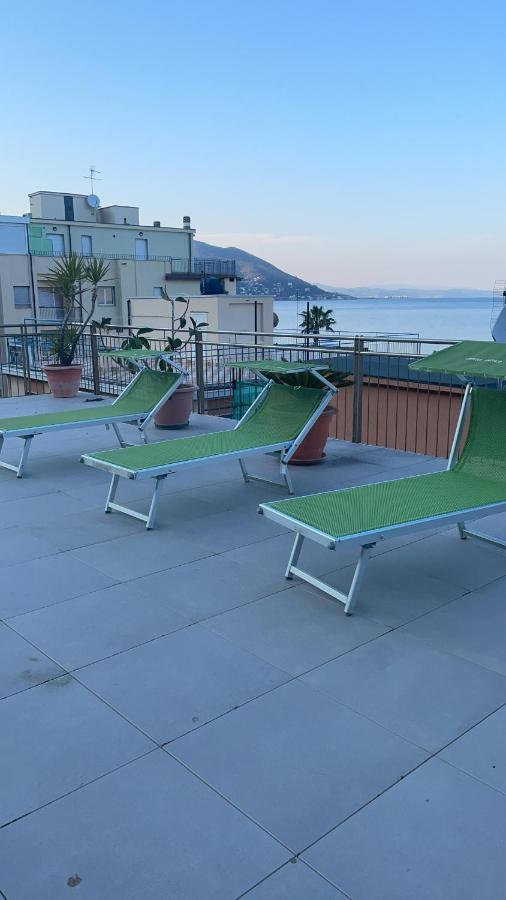לאיגואליה Hotel Del Golfo מראה חיצוני תמונה